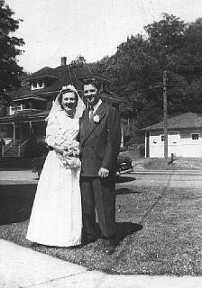 harold and gladys kleingartners lacy wedding 195x.jpg